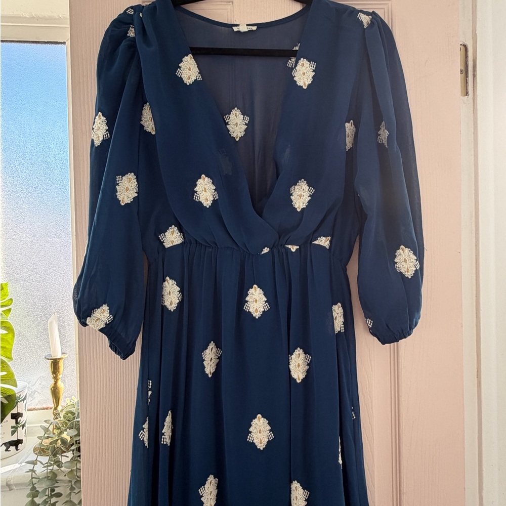 Vici En Créme Long Sleeve Maxi Dress